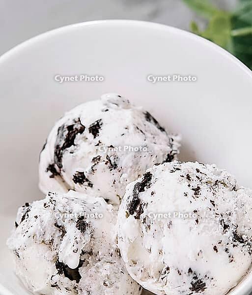 Food, Homemade ice cream with chocolate crumb [IBR123622486]