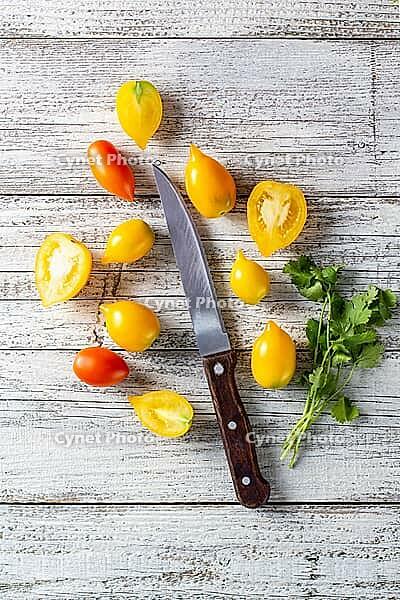 Various colorful ripe tomato on white wooden background. Cooking from yellow orange and red cherry tomatoes. Top view with copyspace [IBR123639565]