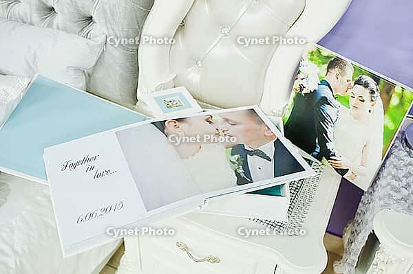 White and blue paspartu wedding photo book and album [IBR123675065]