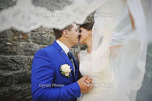 Lover wedding couple kissing [IBR123675084]