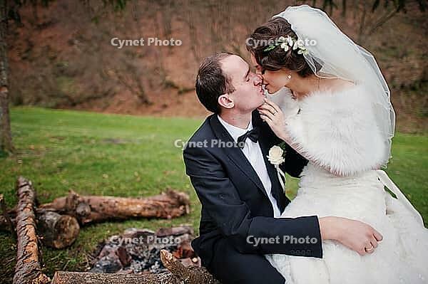 Wedding couple at the autumn forest [IBR123675132]