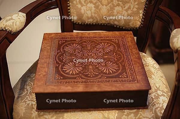 Brown natural leather classic wedding photobook and album [IBR123675151]