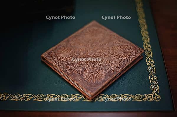 Brown natural leather classic wedding photobook and album [IBR123675152]