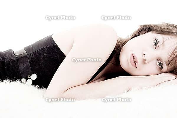 Beauty young woman in sexy fresh lingerie [IBR123700071]