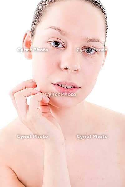 Young fresh girl with a natural look [IBR123700073]