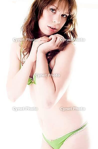 Beauty young woman in sexy fresh lingerie [IBR123700074]