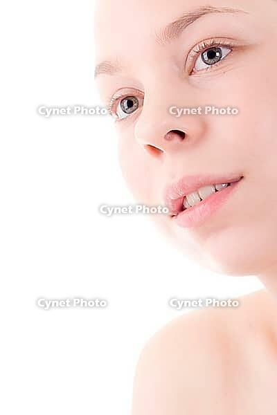 Young fresh girl with a natural look [IBR123700079]