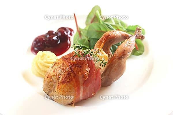 Roasted Quail With Bacon, Salad, And Sauce [IBR123700091]
