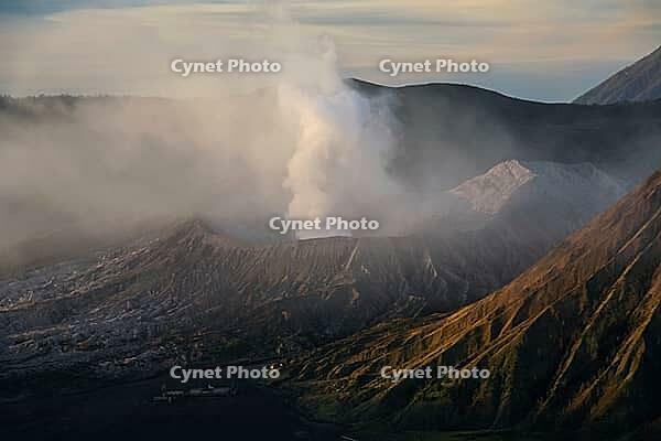 Spectacular Gunung Bromo volcano in Jawa in Indonesia [IBR123713303]