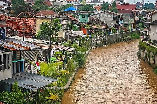 River flowing through the Bukittingi town in Sumatra, Indonesia [IBR123713327]