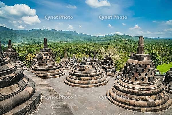 View of Borobudur temple in Jawa in Indonesia [IBR123713336]