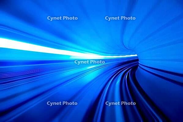 Motion fast in tunnel [IBR123713355]