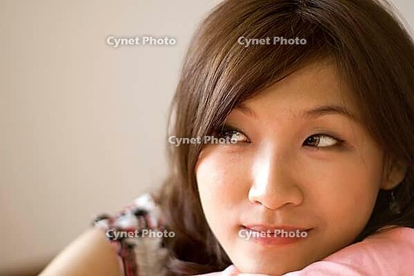 Young women thinking [IBR123713383]