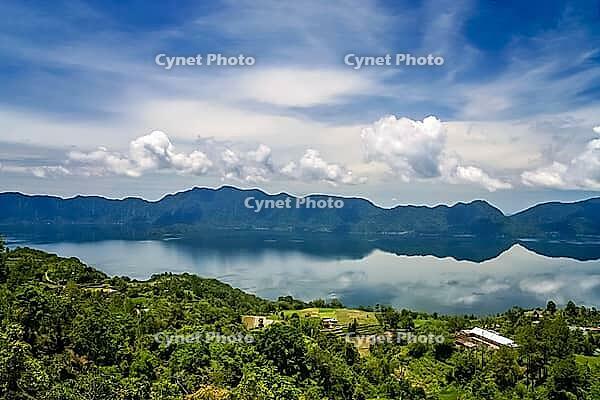 Stunning Lake Maninjao on the Sumatra Island in Indonesia [IBR123713387]
