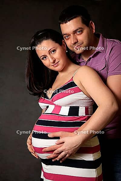 Portrait of happy daddy and his pregnant wife [IBR123723220]