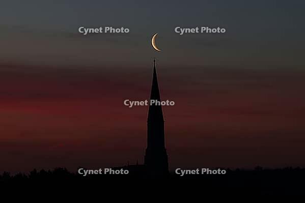 Crescent moon with waning moon over the church tower of the pilgrimage church of St. Aegidius in Schildthurn, dawn, dawn, silhouette, Lower Bavaria, Bavaria, Germany [IBR123760853]