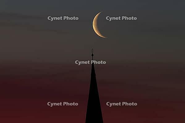 Crescent moon with waning moon over the spire of the pilgrimage church of St. Aegidius in Schildthurn, dawn, dawn, Lower Bavaria, Bavaria, Germany [IBR123760855]