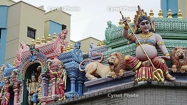 Colourful Hindu figures and lions on a temple roof, Singapore, Singapore [IBR123769648]