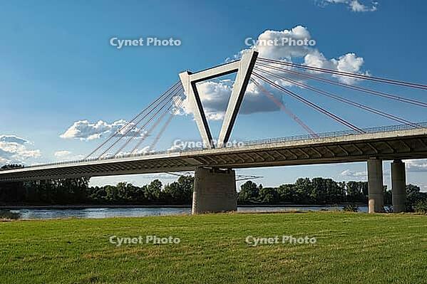 Airport bridge of the A44, cable-stayed bridge, motorway bridge across the Rhine near Meerbusch Düsseldorf, North Rhine-Westphalia, Germany [IBR123769700]