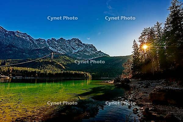 Zugspitze, cable car, Eibsee lake, Wetterstein Mountains, autumn, Voralpensee, tourism, recreation, vacation, Zugspitze massif, Garmisch-Partenkirchen, Upper Bavaria, Bavaria, Germany [IBR123774740]