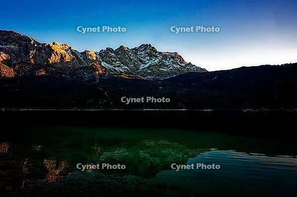 Zugspitze, cable car, Eibsee lake, Wetterstein Mountains, autumn, pre-alpine lake, tourism, local recreation, sunset, vacation, Zugspitze massif, Garmisch-Partenkirchen, Upper Bavaria, Bavaria, Germany [IBR123774745]