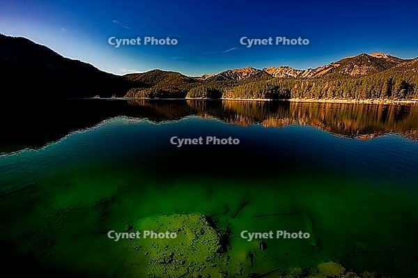 Eibsee lake, Wetterstein Mountains, autumn, foothills of the Alps, tourism, recreation, vacation, Zugspitze massif, Garmisch-Partenkirchen, Upper Bavaria, Bavaria, Germany [IBR123774752]