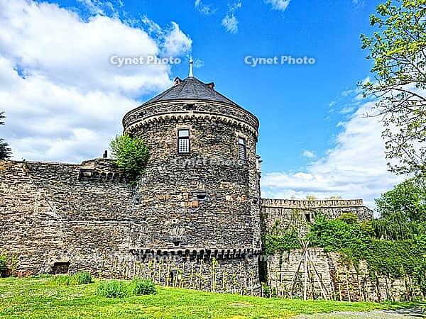 Beautiful Summer View at The Old Castle of Ardenach, Germany. Schöne Sommeransicht auf das alte Schloss Ardenach, Deutschland [IBR123790584]