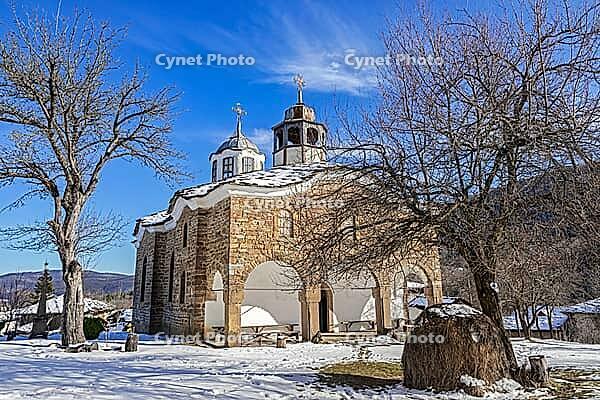 Die Kirche der Geburt der Heiligen Jungfrau Maria, Dorf Staro Stefanovo, Bulgarien [IBR123790598]