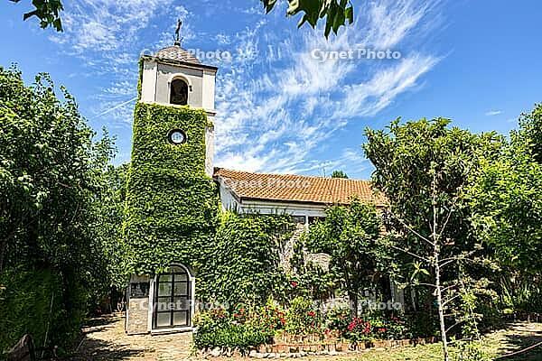 Die Kirche des Heiligen Nikolaus im Dorf Chernomorets, Bulgarien [IBR123790605]