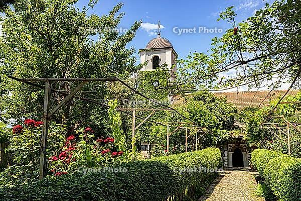 Die Kirche des Heiligen Nikolaus im Dorf Chernomorets, Bulgarien [IBR123790606]