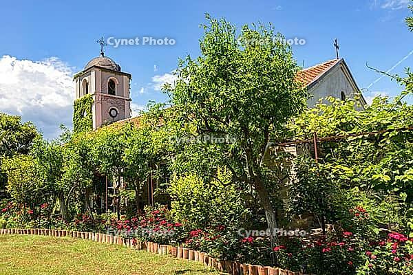 Die Kirche des Heiligen Nikolaus im Dorf Chernomorets, Bulgarien [IBR123790607]