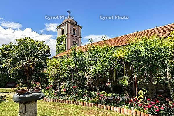 Die Kirche des Heiligen Nikolaus im Dorf Chernomorets, Bulgarien [IBR123790608]