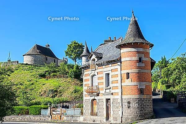 Typische Gebäude in Vic-sur-Serre, Frankreich [IBR123790655]