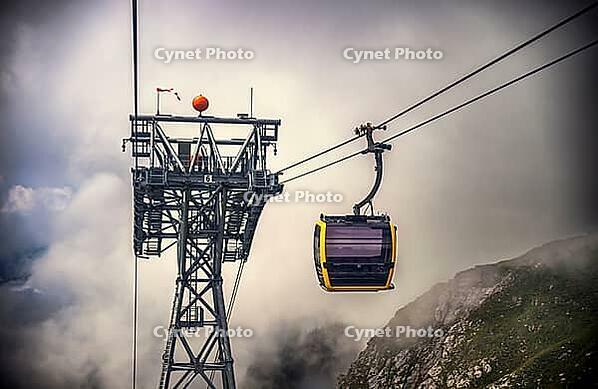 Gondola, cable car, mast, mountain railway, thick fog, Germany, Bavaria, Alps, Allgäu, Oberstdorf, public ground [IBR123895597]