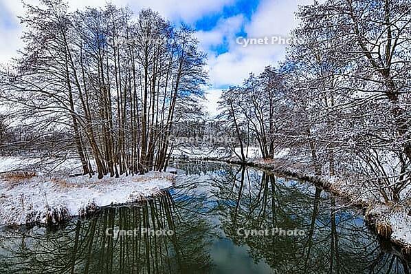 Wintery floodplain landscape along the Schmutter in the Augsburg Western Wälder nature park Park, Bavaria, Germany [IBR112941837]