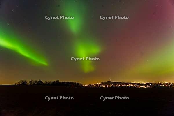 Strong coronary mass ejections on the Sun have sent correspondingly intense storms of charged particles towards Earth, where they have also caused auroras over Germany. These auroras are produced in the atmosphere at an altitude of 70 to 800 kilometers wh [IBR112941846]