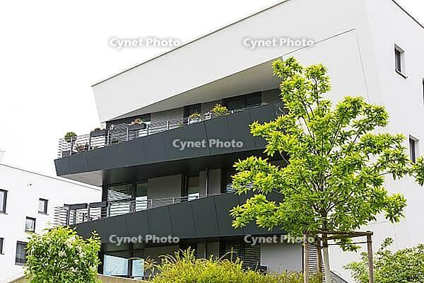 Modern residential building by architect Rico Sprenger, Die tanzende Siedlung auf dem Kassberg, Chemnitz, Saxony, Germany [IBR123911480]