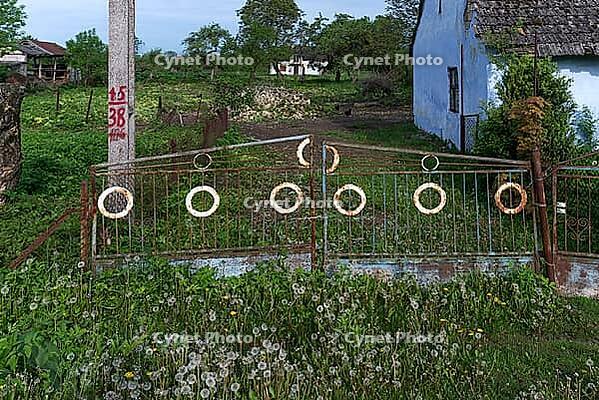 Old garden gate in front of a plot of land in the former Dornfeld from 1789-1939, today Ternopillja, Ukraine [IBR123911511]