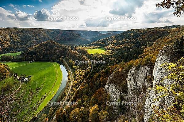 Autumnal forest, Eichfelsen viewpoint, near Irndorf, Upper Danube nature park Park, Upper Danube Valley, Danube, Swabian Jura, Baden-Württemberg, Germany [IBR123911539]