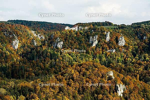 Autumnal forest and Wildenstein Castle, Rauher Stein viewpoint, near Leibertingen, Upper Danube nature park Park, Upper Danube Valley, Danube, Swabian Jura, Baden-Württemberg, Germany [IBR123911546]