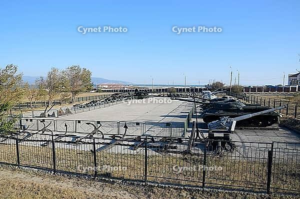 Technique and weapons of the Second World War under the open sky. Museum complex Malaya Zemlya, the city of Novorossiysk. Novorossiysk, Russia [IBR123911555]