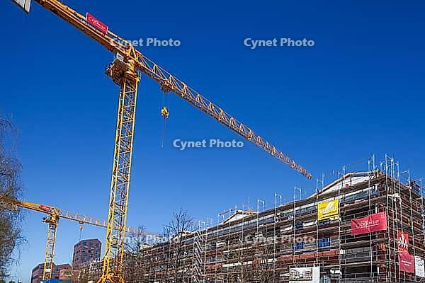 Shell of residential buildings in the Überseestadt of Bremen, scaffolding, construction site, Bremen [IBR123999820]