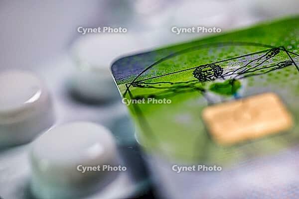 Electronic health card, health insurance card with tablets, medicine, close-up, studio shot, Germany [IBR123999888]