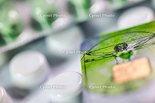 Electronic health card, health insurance card with tablets, medicine, close-up, studio shot, Germany [IBR123999890]