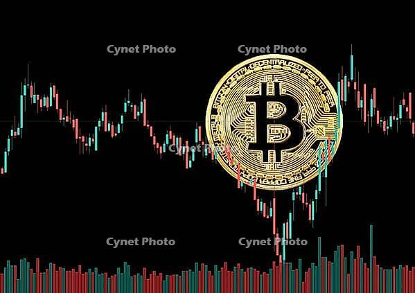 Graph rate chart Bitcoin digital money against the black background. Bitcoin currency rate. Business concept [IBR124036430]