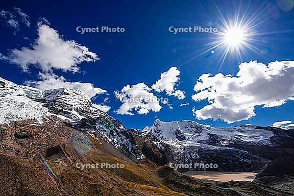 Moraine and glacial lake below the summit of Ausangate (Spanish) or Awsangati (Quechua) 6384 m, Ausangate Trek, Cordillera Vilcanota, Peru [IBR124036460]