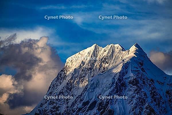 Summit of Jatunhuma (Spanish) or Hatun Uma (Quechua), 6093 metres, Ausangate Trek, Cordillera Vilcanota, Peru [IBR124036494]