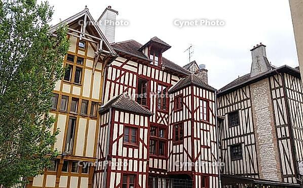 Timbered houses in Troyes [IBR124051730]