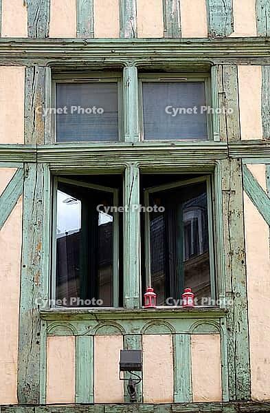 Window in Troyes [IBR124051731]