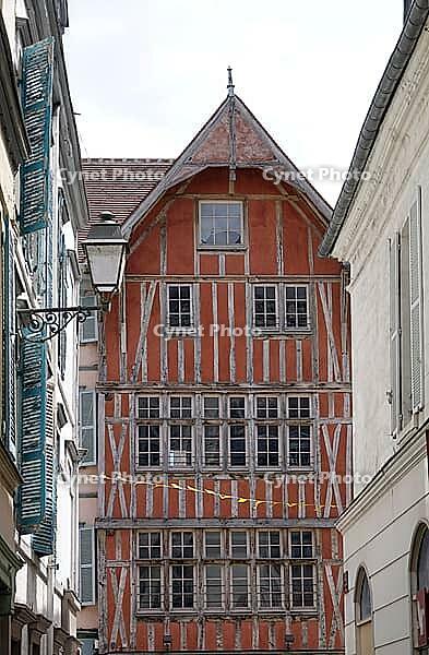 Timbered house in Troyes [IBR124051737]